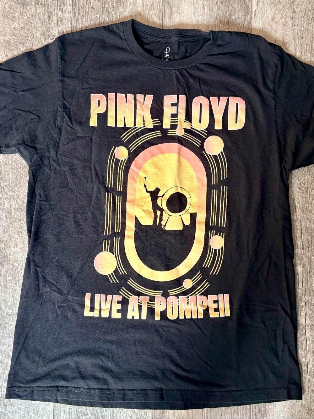 Pink Floyd Mens Black Tee with Yellow-Pink Gradient Graphic Live at Pompeii